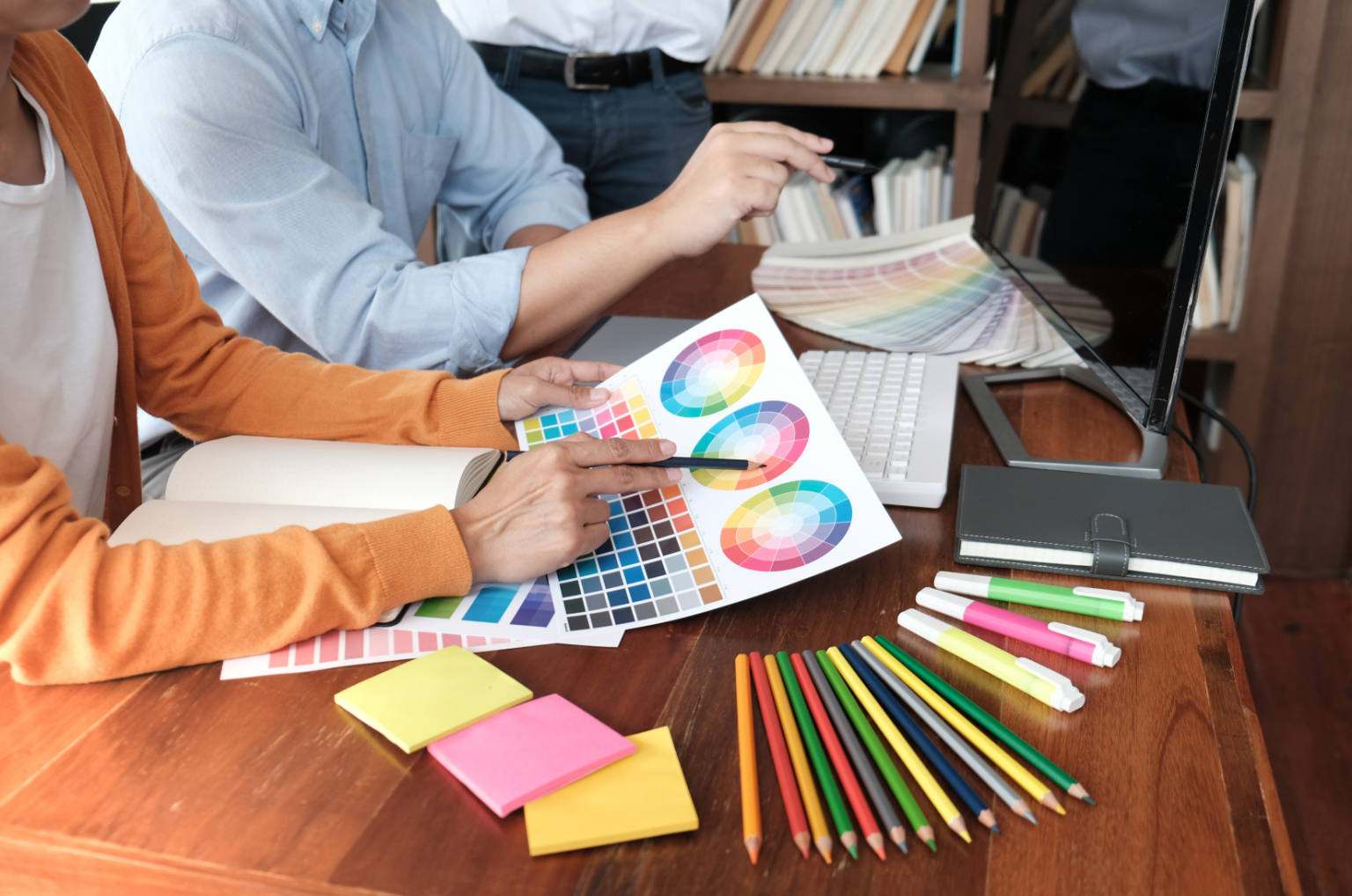 Desarrollo creativo de colaboraciones con otras empresas.