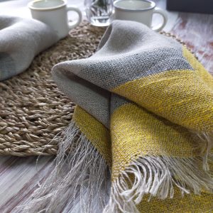 Set de mantel y dos servilletas de lino